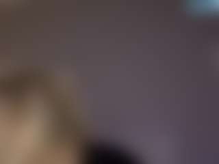 Live cam show with Crumslut - Blue Eyes on madthumbs