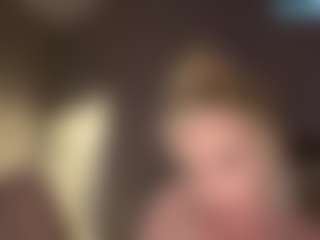 Live cam show with Crumslut - Blue Eyes on Mixed Magazine Live