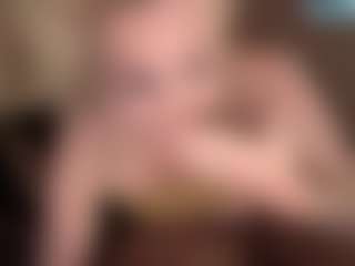 Live cam show with Crumslut - Living Room on TastyBlacksLive