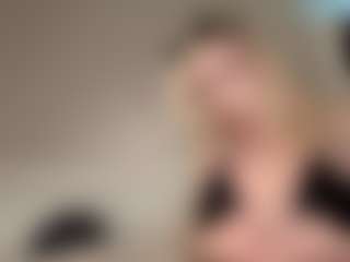 Live cam show with Crumslut - Blue Eyes on justonemore.cc