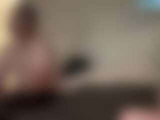 Live cam show with Crumslut - Pegging on Cam Slut