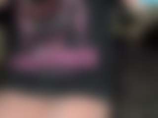 Live cam show with Crumslut - Athletic on liverealitysex.com