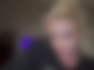 Live cam show with Crumslut - Pegging on slutload