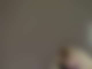 Live cam show with Crumslut - Smoking on Camsoda