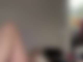 Live cam show with Crumslut - Deepthroat on sexylive.show