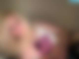 Live cam show with Crumslut - Lingerie on Uber Horny