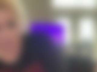 Live cam show with Crumslut - Deepthroat on CamwithHer