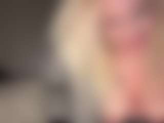 Live cam show with Crumslut - Public on Dolls Live