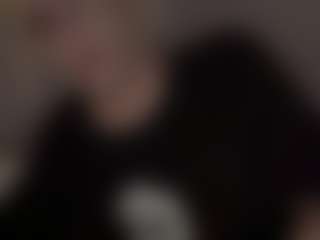 Live cam show with Crumslut - Oil on Dolls Live