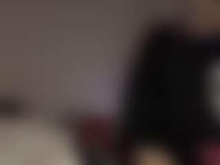 Live cam show with Crumslut - Athletic Amateur on AdultVida.com
