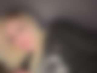 Live cam show with Crumslut - Blue Eyes on fapnchat