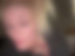 Live cam show with Crumslut - Butt Plug on Camming Site