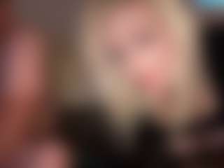 Live cam show with Crumslut - Blue Eyes on Camsoda