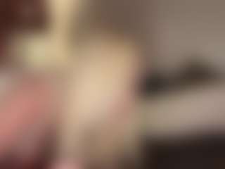 Live cam show with Crumslut - Wet on Camsoda