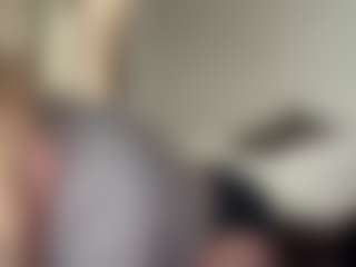 Live cam show with Crumslut - Living Room on StripNow