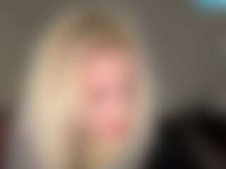 Live cam show with Crumslut - Cute on madthumbs