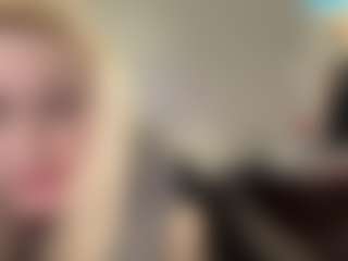Live cam show with Crumslut - Living Room on Camsoda