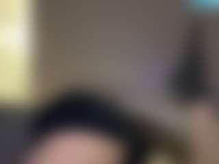 Live cam show with Crumslut - Living Room on Camsoda