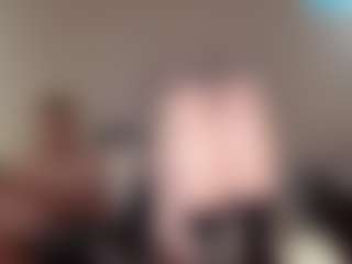Live cam show with Crumslut - Blonde Hair on StripNow