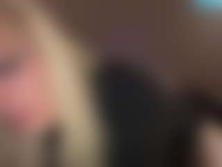 Live cam show with Crumslut - Shaved Pussy on Camsoda