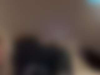 Live cam show with Crumslut - Living Room on x69.live