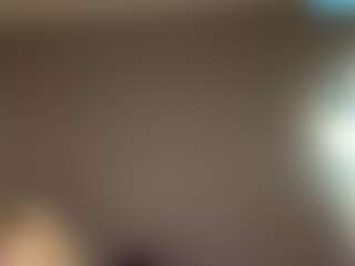 Live cam show with Crumslut - Cute on camtv