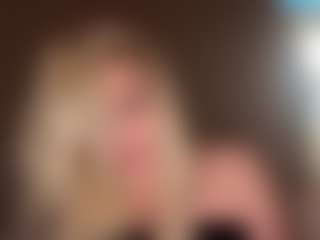 Live cam show with Crumslut - Living Room on Camsoda