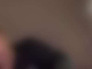 Live cam show with Crumslut - Living Room on madthumbs