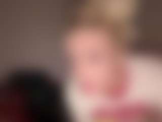 Live cam show with Crumslut - Bikini on infinitiblacc.com