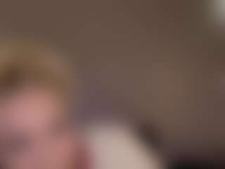 Live cam show with Crumslut - Living Room on Camsoda