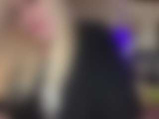 Live cam show with Crumslut - Blonde Hair Amateur on Camsoda