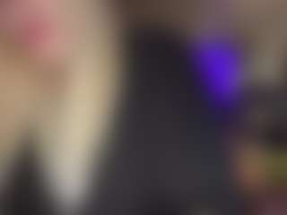 Live cam show with Crumslut - Bikini on crypto-cams