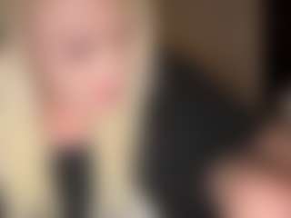 Live cam show with Crumslut - Squirt on LiveSexCams6