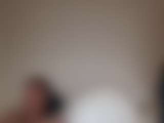Live cam show with Crumslut - Butt Plug on livesuperchat.net