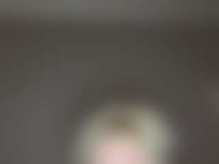 Live cam show with Crumslut - Oil on xfollow cams