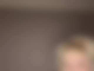 Live cam show with Crumslut - Living Room on intimatelivegirls.com