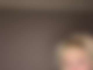 Live cam show with Crumslut - Normal on intimatelivegirls.com