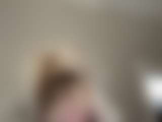 Live cam show with Crumslut - Orgasm on Livezox