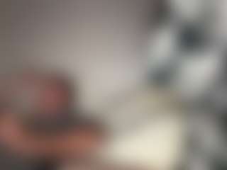 Live cam show with Crumslut - Pegging on Camsoda