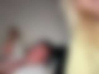 Live cam show with Crumslut - Spank on CamwithHer