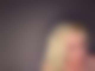 Live cam show with Crumslut - Smoking on Camiplay Live