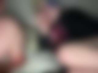 Live cam show with Crumslut - Butt Plug on livesuperchat.net