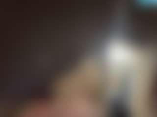 Live cam show with Crumslut - Small Tits on Hubzter Live