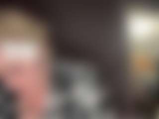 Live cam show with Crumslut - Living Room on Mixed Magazine Live