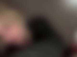 Live cam show with Crumslut - Blue Eyes on hrnylive.com