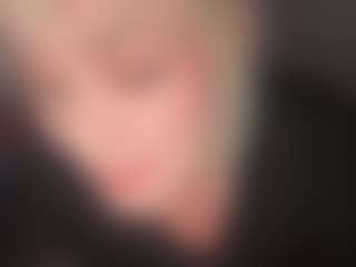 Live cam show with Crumslut - Smoking on 1on1-livenow