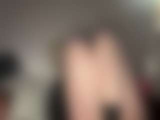 Live cam show with Crumslut - Public on instabang