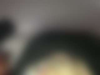 Live cam show with Crumslut - Public on Stripli.com
