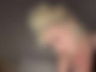 Live cam show with Crumslut - Oil on Camsoda