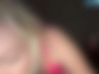 Live cam show with Crumslut - Blonde Hair on Mixed Magazine Live